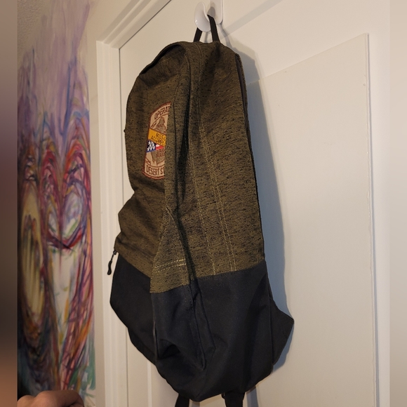 Green backpack - Picture 4 of 9